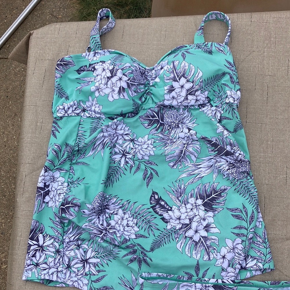 Motherhood Maternity tankini swim suit